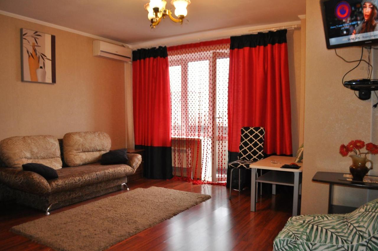 Spacious Apartment With Balcony Kremenčuk Esterno foto