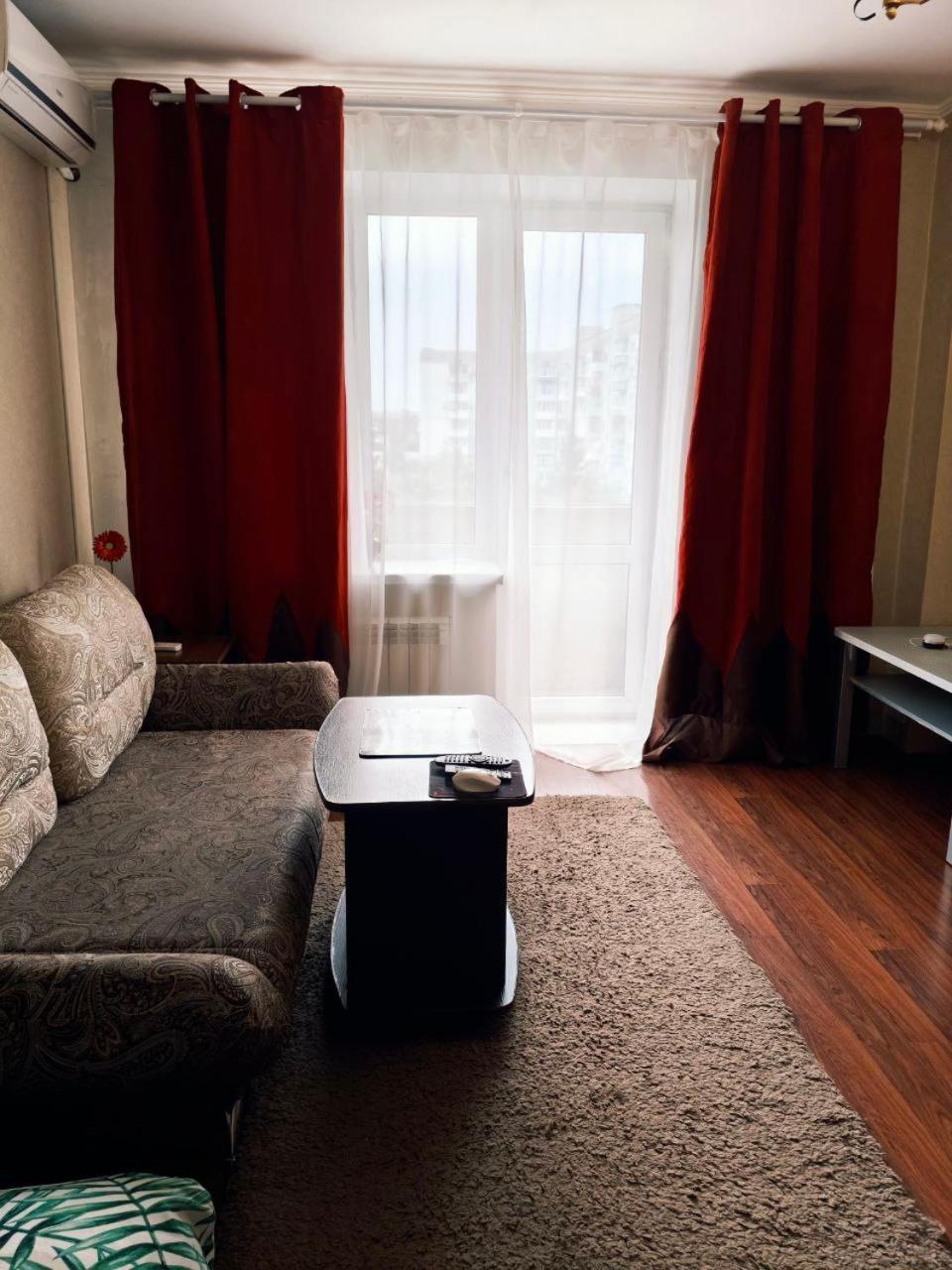 Spacious Apartment With Balcony Kremenčuk Esterno foto
